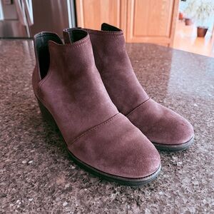 Sorel size 10 Suede Leathet Ankle Boots